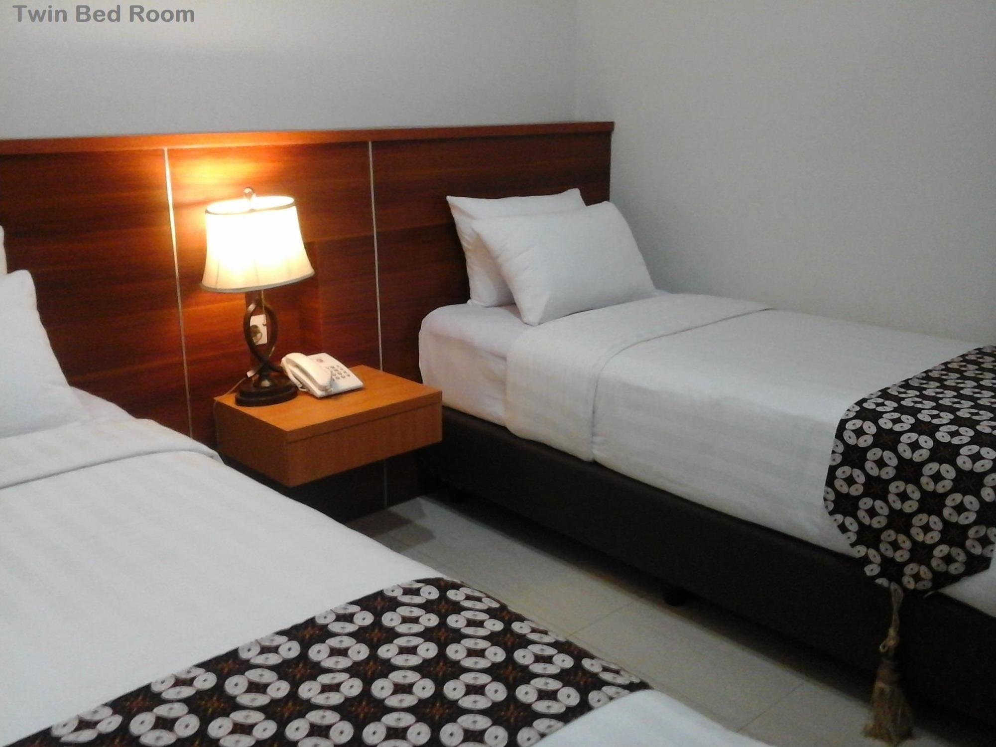 Maranatha Grand Hotel Jogjakarta Buitenkant foto
